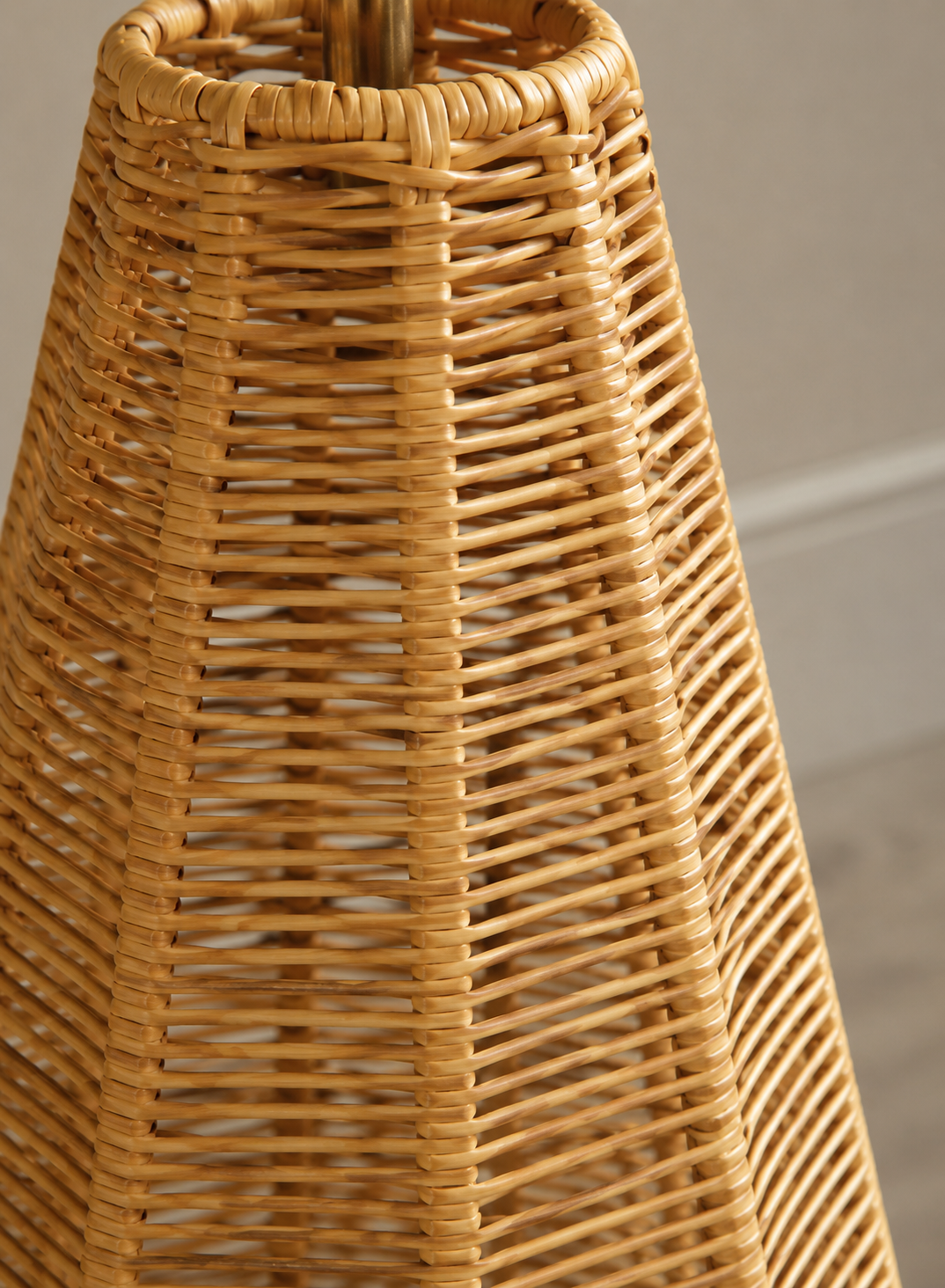 ELARA RATTAN FLOOR LAMP – NATURAL WOVEN STATEMENT LIGHT